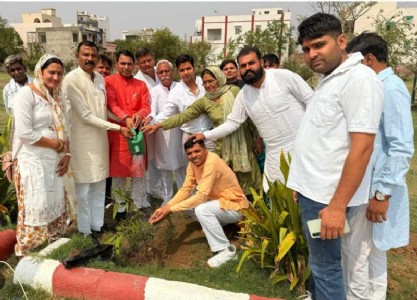 पूर्व मुख्यमंत्री मनोहर लाल के जन्मदिन पर चरखी दादरी में पौधरोपण अभियान