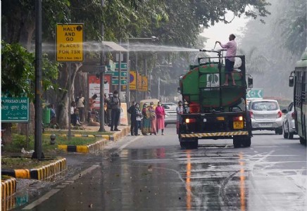 Delhi installs 13 mist sprayers to curb air pollution at hotspots