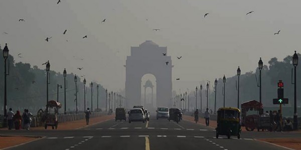 दिल्ली में जहरीली हवा के साथ हुई 2026 की शुरुआत, AQI बेहद खराब क्षेणी में