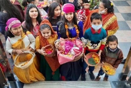 उत्तराखंड में मार्च में मनाई जाती है फूलों का त्यौहार फूलदेई