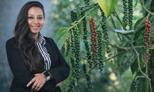बस्तर की मिट्टी से उभरी महिला एग्रीप्रेन्योर कर रही जैविक औषधीय पौधों की बागवानी
